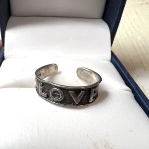 Adjustable 925 Sterling Silver
"Love" toe ring